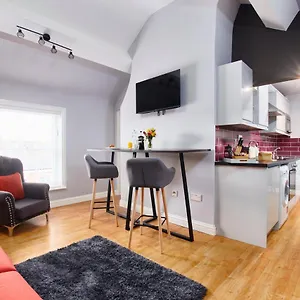 Delven House, 6 - Self Check-in, Self-catering Serviced For East Midlands Airport Castle Donington
