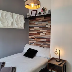 Pensión Room@87, Ellesmere Port